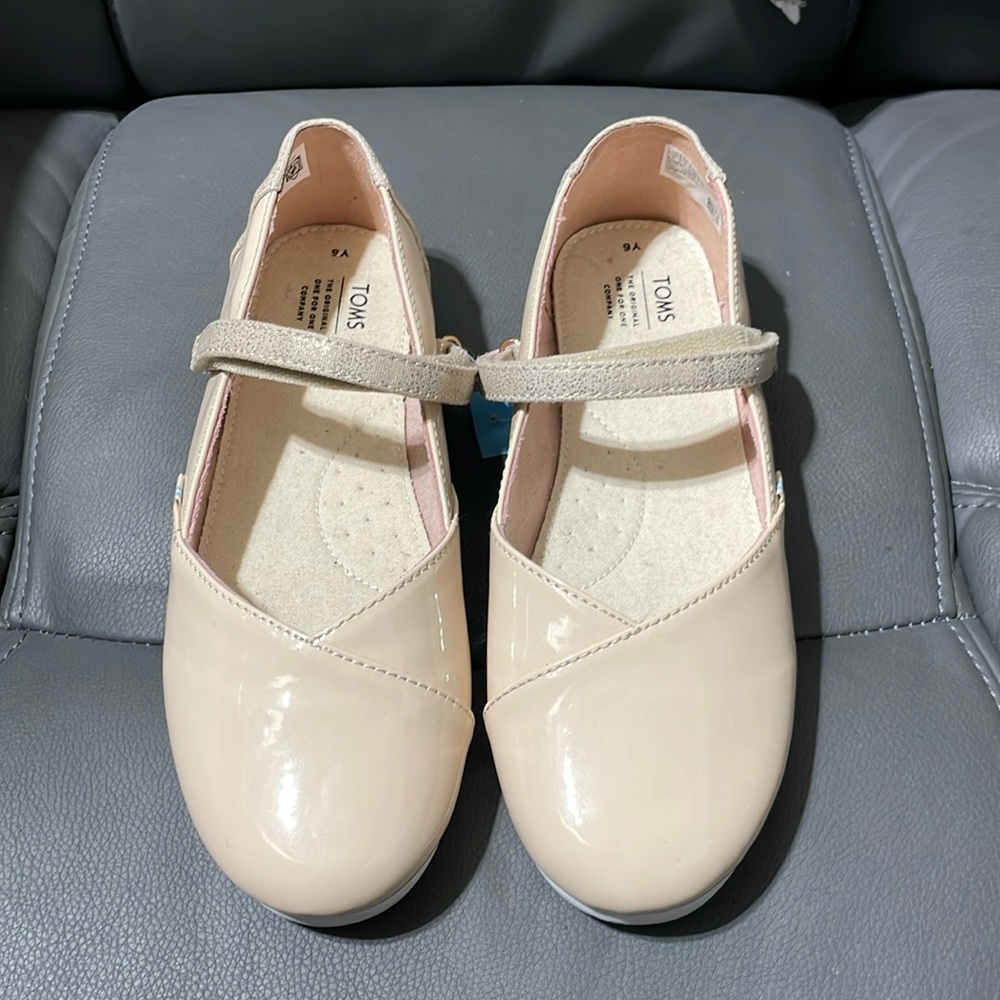 Tom’s shoes